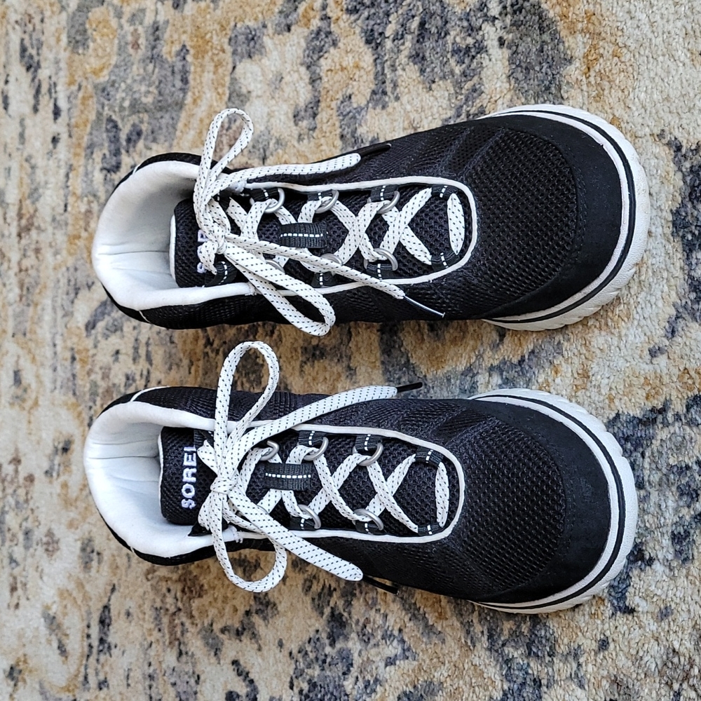 Super light weight Sorel high top sneakers